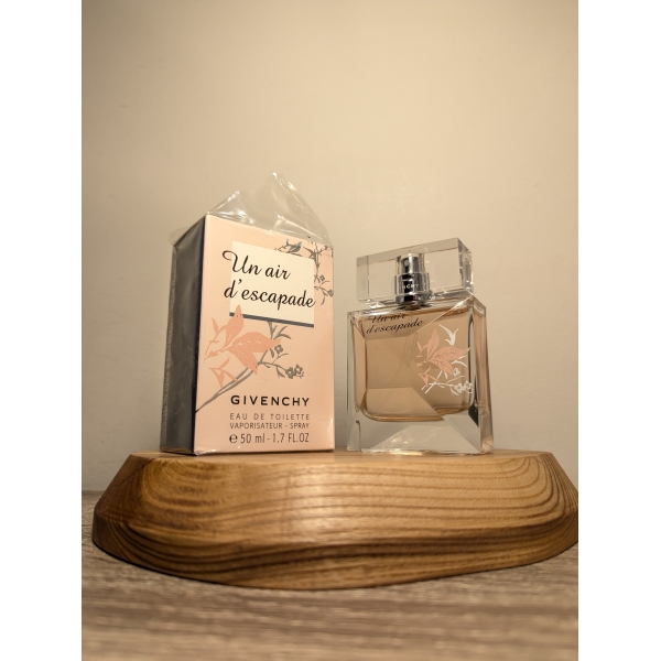 Туалетная вода Givenchy Un Air d'Escapade EDT 50 мл 2012 года спрей